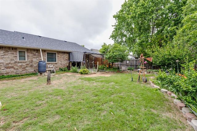 817 SE 9th Street, Moore, OK 73160