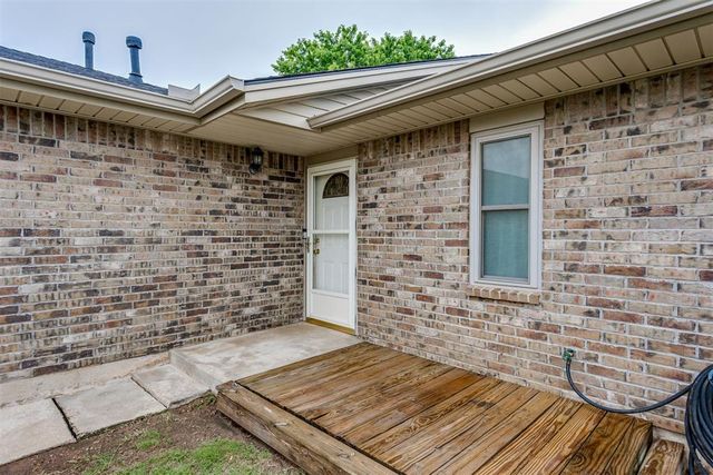 817 SE 9th Street, Moore, OK 73160