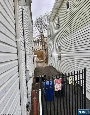 219 Peshine Avenue, Newark, NJ 07108