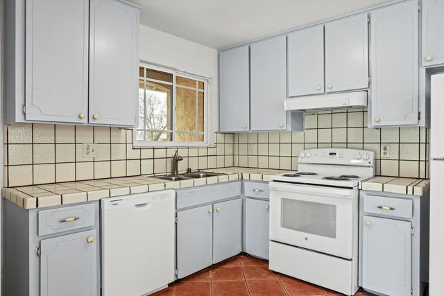 1127 Castle Oaks Dr, Stockton, CA 95210