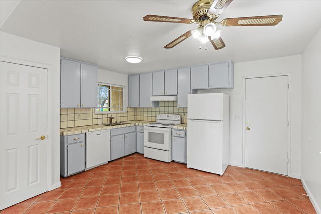 1127 Castle Oaks Dr, Stockton, CA 95210