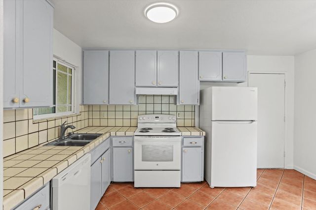 1127 Castle Oaks Dr, Stockton, CA 95210