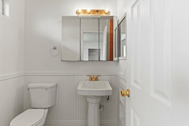 1127 Castle Oaks Dr, Stockton, CA 95210