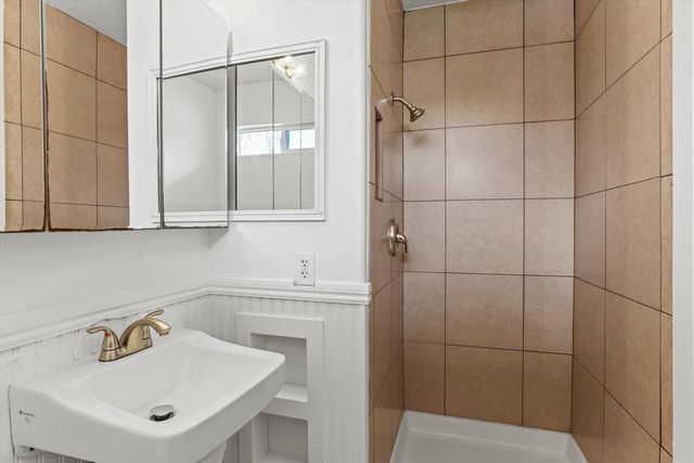 1127 Castle Oaks Dr, Stockton, CA 95210