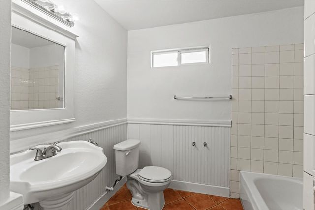 1127 Castle Oaks Dr, Stockton, CA 95210