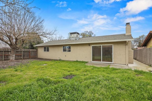 1127 Castle Oaks Dr, Stockton, CA 95210