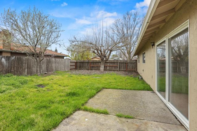 1127 Castle Oaks Dr, Stockton, CA 95210