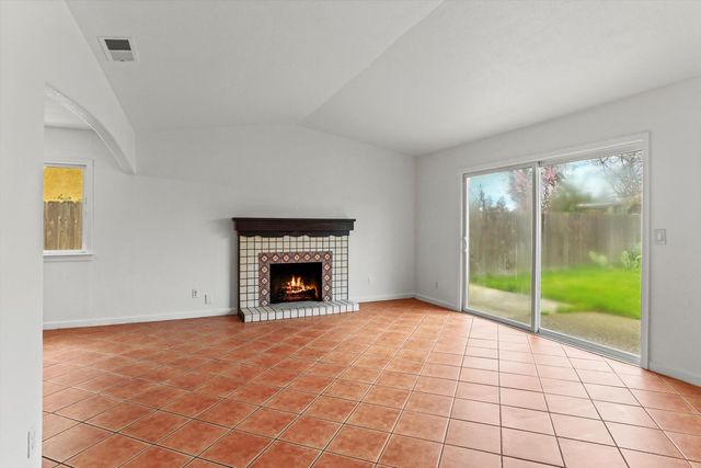 1127 Castle Oaks Dr, Stockton, CA 95210