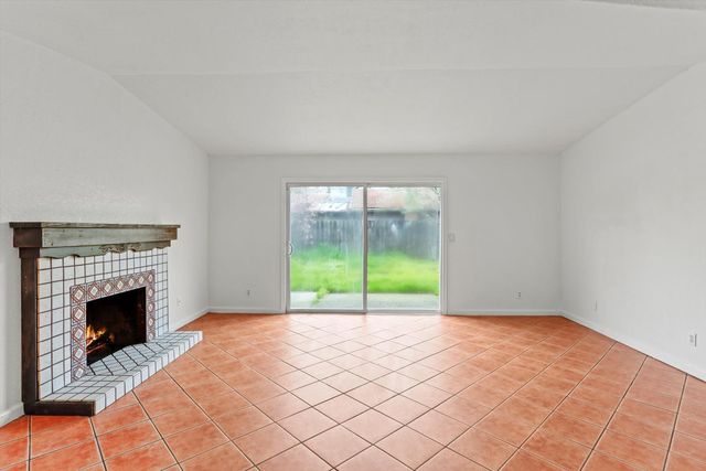 1127 Castle Oaks Dr, Stockton, CA 95210