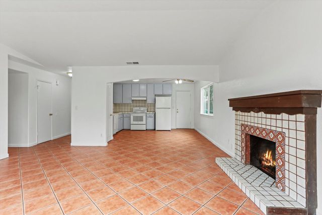 1127 Castle Oaks Dr, Stockton, CA 95210