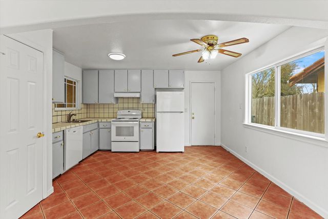 1127 Castle Oaks Dr, Stockton, CA 95210