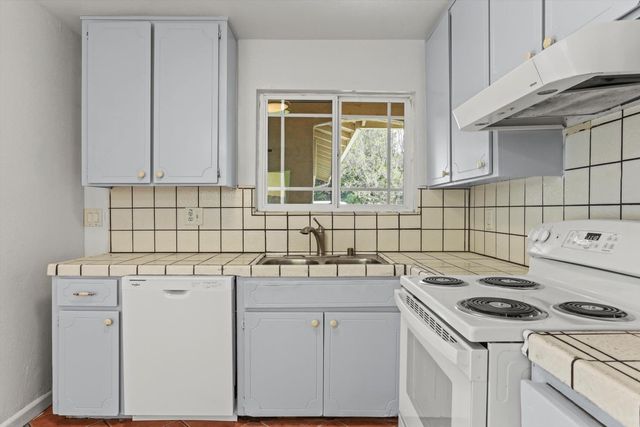 1127 Castle Oaks Dr, Stockton, CA 95210