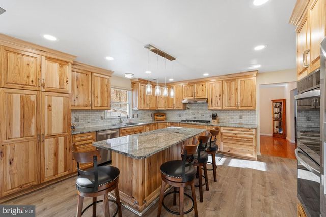 1 HEMLOCK DR, New Egypt, NJ 08533