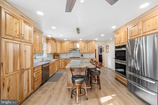 1 HEMLOCK DR, New Egypt, NJ 08533