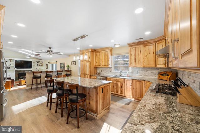 1 HEMLOCK DR, New Egypt, NJ 08533