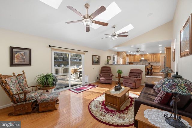 1 HEMLOCK DR, New Egypt, NJ 08533