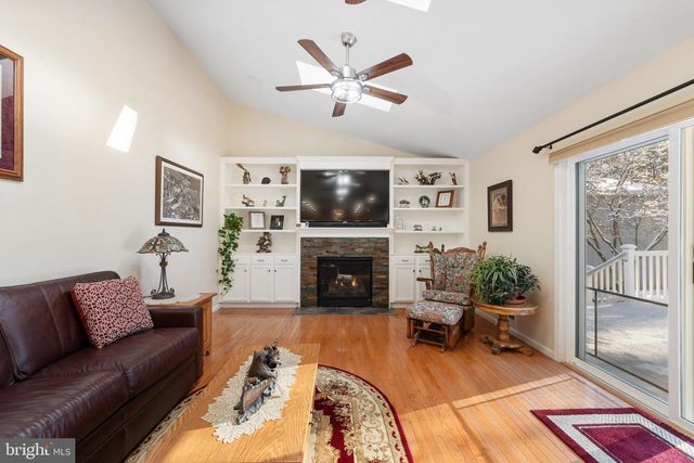 1 HEMLOCK DR, New Egypt, NJ 08533