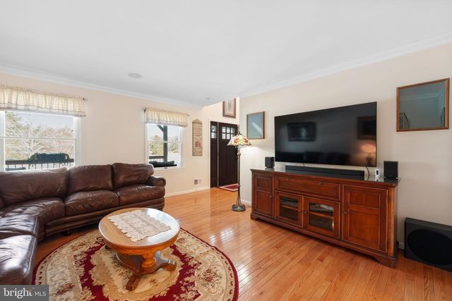 1 HEMLOCK DR, New Egypt, NJ 08533