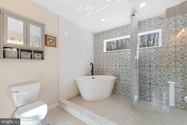 1 HEMLOCK DR, New Egypt, NJ 08533