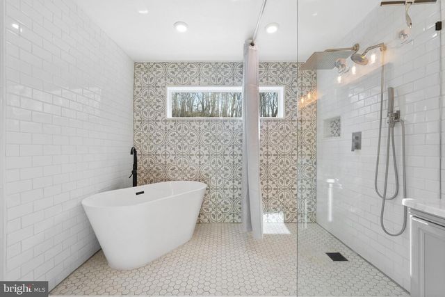 1 HEMLOCK DR, New Egypt, NJ 08533