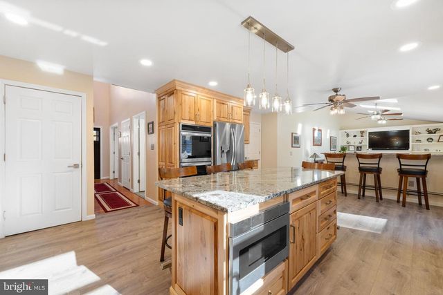 1 HEMLOCK DR, New Egypt, NJ 08533