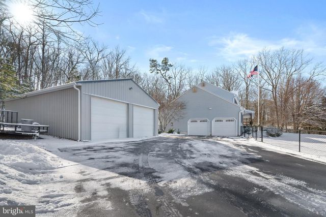 1 HEMLOCK DR, New Egypt, NJ 08533