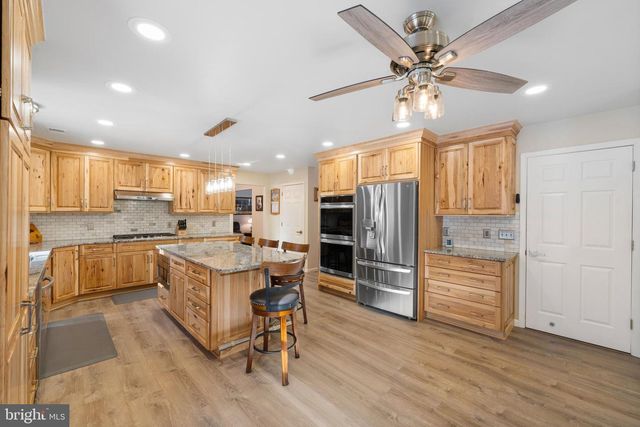 1 HEMLOCK DR, New Egypt, NJ 08533