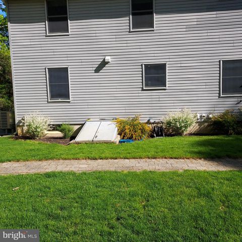 1 HEMLOCK DR, New Egypt, NJ 08533