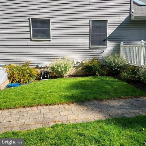 1 HEMLOCK DR, New Egypt, NJ 08533