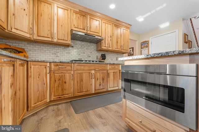 1 HEMLOCK DR, New Egypt, NJ 08533