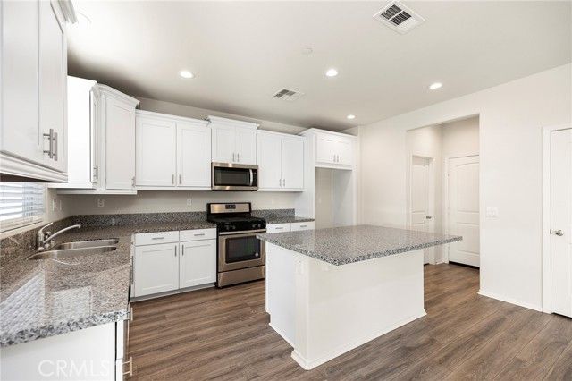 30041 Leeward Court, Menifee, CA 92584