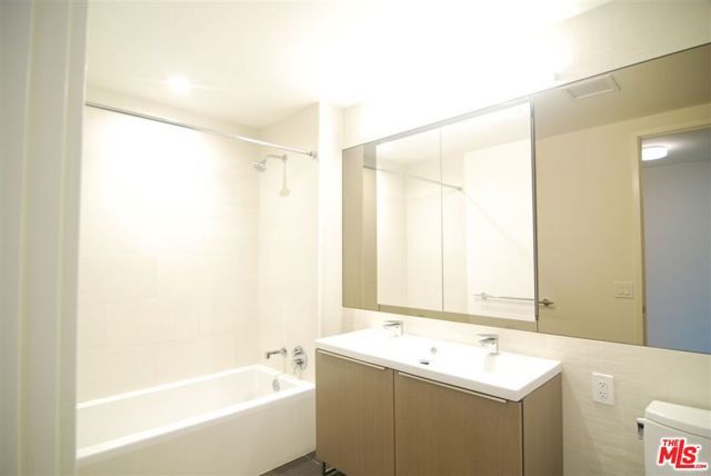 889 Francisco Street 3406, Los Angeles, CA 90017
