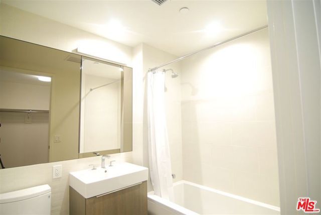 889 Francisco Street 3406, Los Angeles, CA 90017