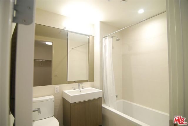 889 Francisco Street 3406, Los Angeles, CA 90017