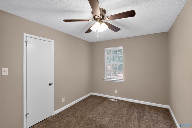 3715 Oakdale Court NW, Huntsville, AL 35810