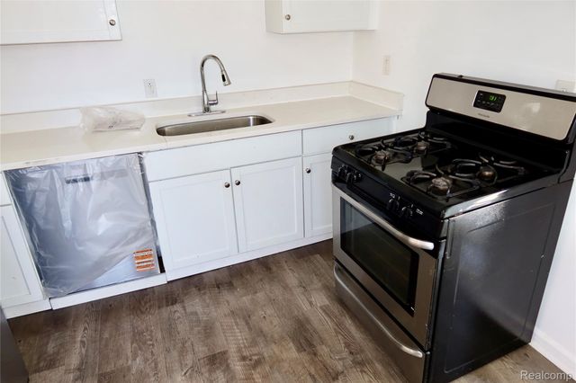 24100 Berry Avenue, Warren, MI 48089