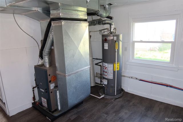 24100 Berry Avenue, Warren, MI 48089