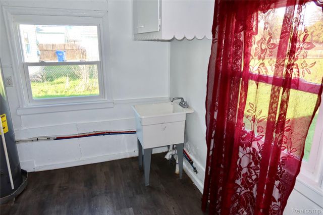 24100 Berry Avenue, Warren, MI 48089