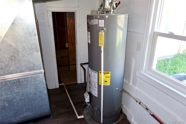 24100 Berry Avenue, Warren, MI 48089