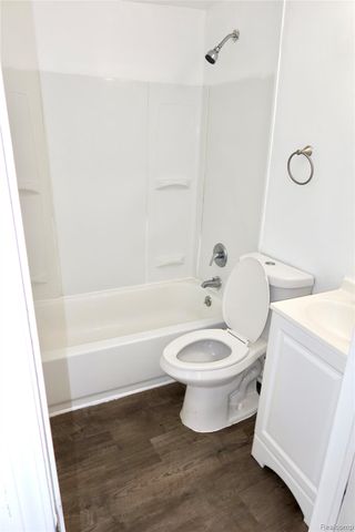 24100 Berry Avenue, Warren, MI 48089