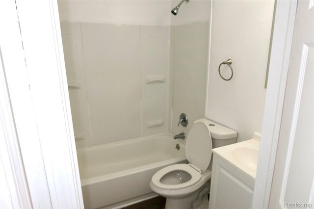 24100 Berry Avenue, Warren, MI 48089