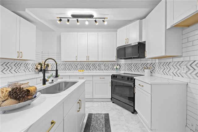 901 Lake Avenue, Rochester, NY 14613