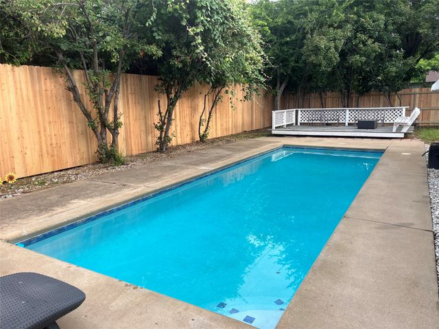 601 Parker Drive, Euless, TX 76039