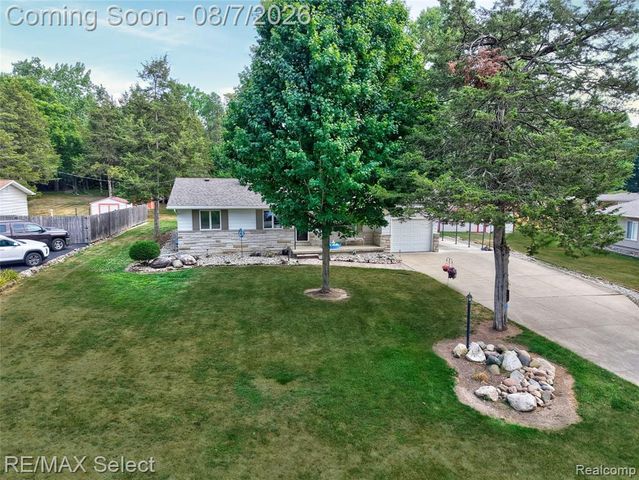4484 Cedardale Lane, Flushing, MI 48433