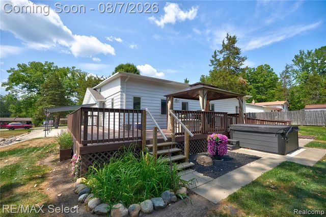 4484 Cedardale Lane, Flushing, MI 48433