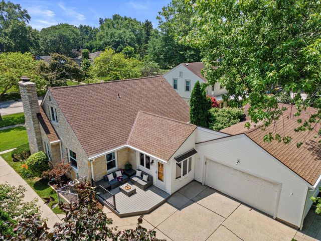 8338 Jackson Park BOULEVARD, Wauwatosa, WI 53213