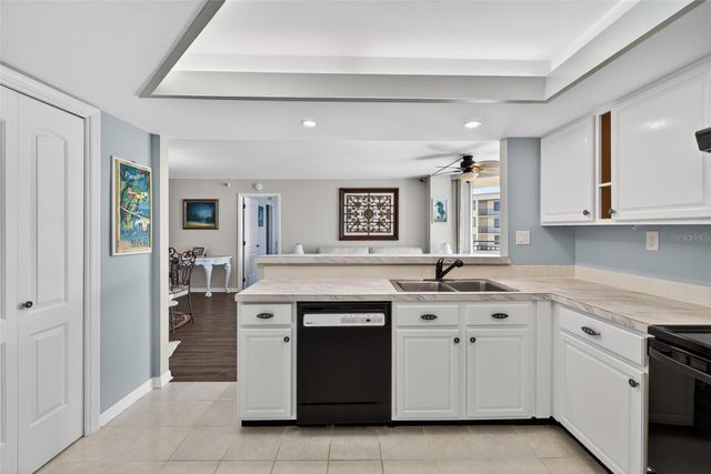 690 ISLAND WAY 911, Clearwater Beach, FL 33767