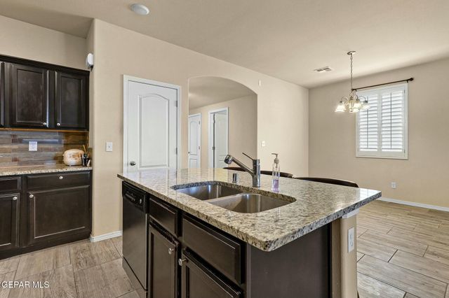 3909 DESERT DUNES Drive, El Paso, TX 79938