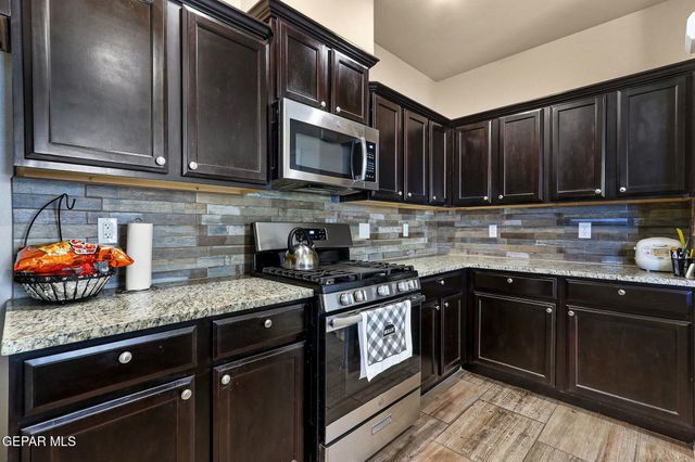 3909 DESERT DUNES Drive, El Paso, TX 79938