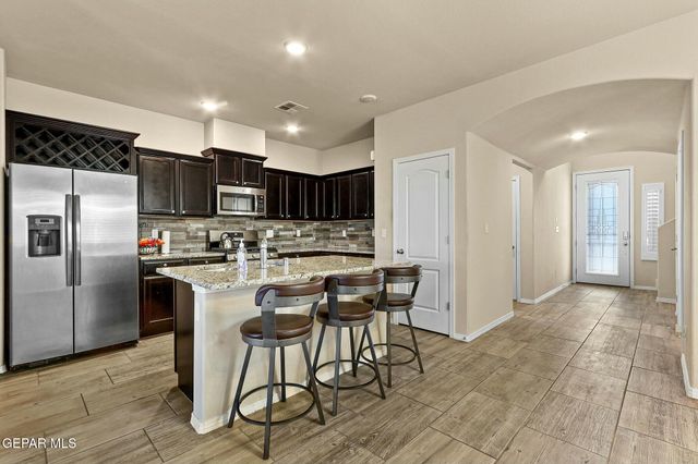 3909 DESERT DUNES Drive, El Paso, TX 79938